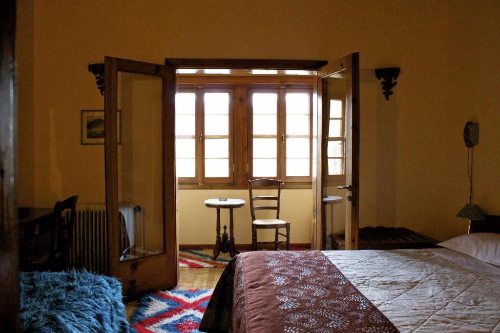 Hotel Galaxias Мецовон Экстерьер фото